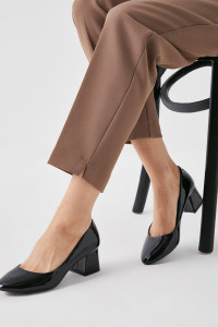 Women's Principles: Deacon Almond Toe Low Block Heel Court Shoes - true black - 8 product