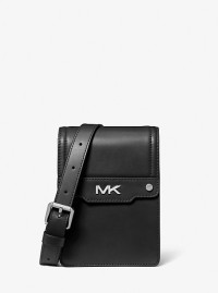 MK Borsa a tracolla Varick in pelle per smartphone - Nero (Nero) - Michael Kors product