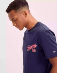 Tommy Jeans Tjm Clsc College 85 Logo Tee T-shirts med tryck Twilight product