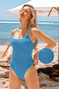 Blauer texturierter Badeanzug mit Ausschnitt product