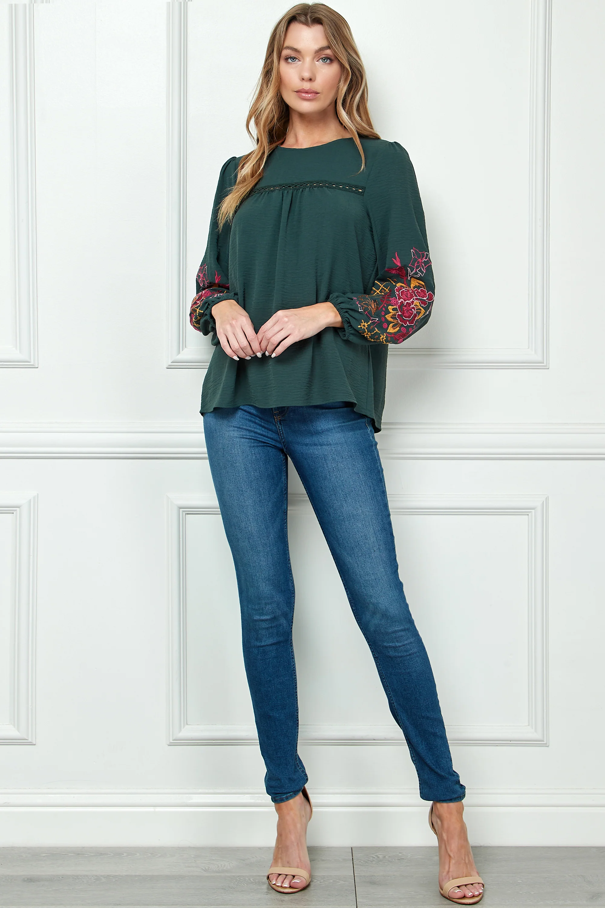 FIGUEROA & FLOWER EMBROIDERED BUBBLE SLEEVE TOP
