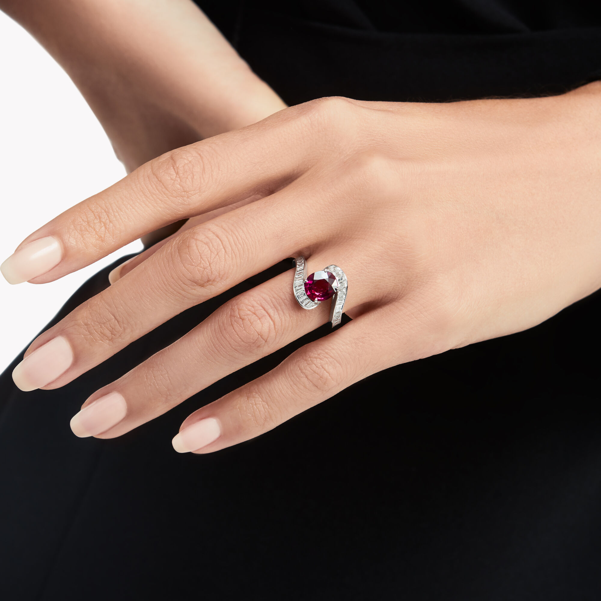 Oval Ruby High Jewellery Ring 2.08 CT OVAL BURMESE RUBY