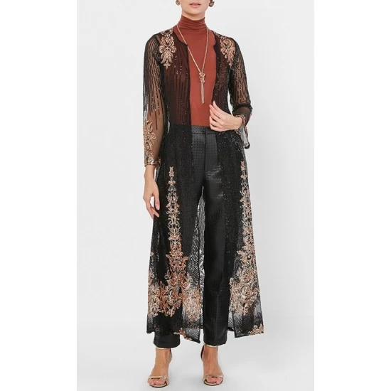 LUXURIOUS CARDIGAN IN BLACK WITH EMBROIDERED DETAILING
